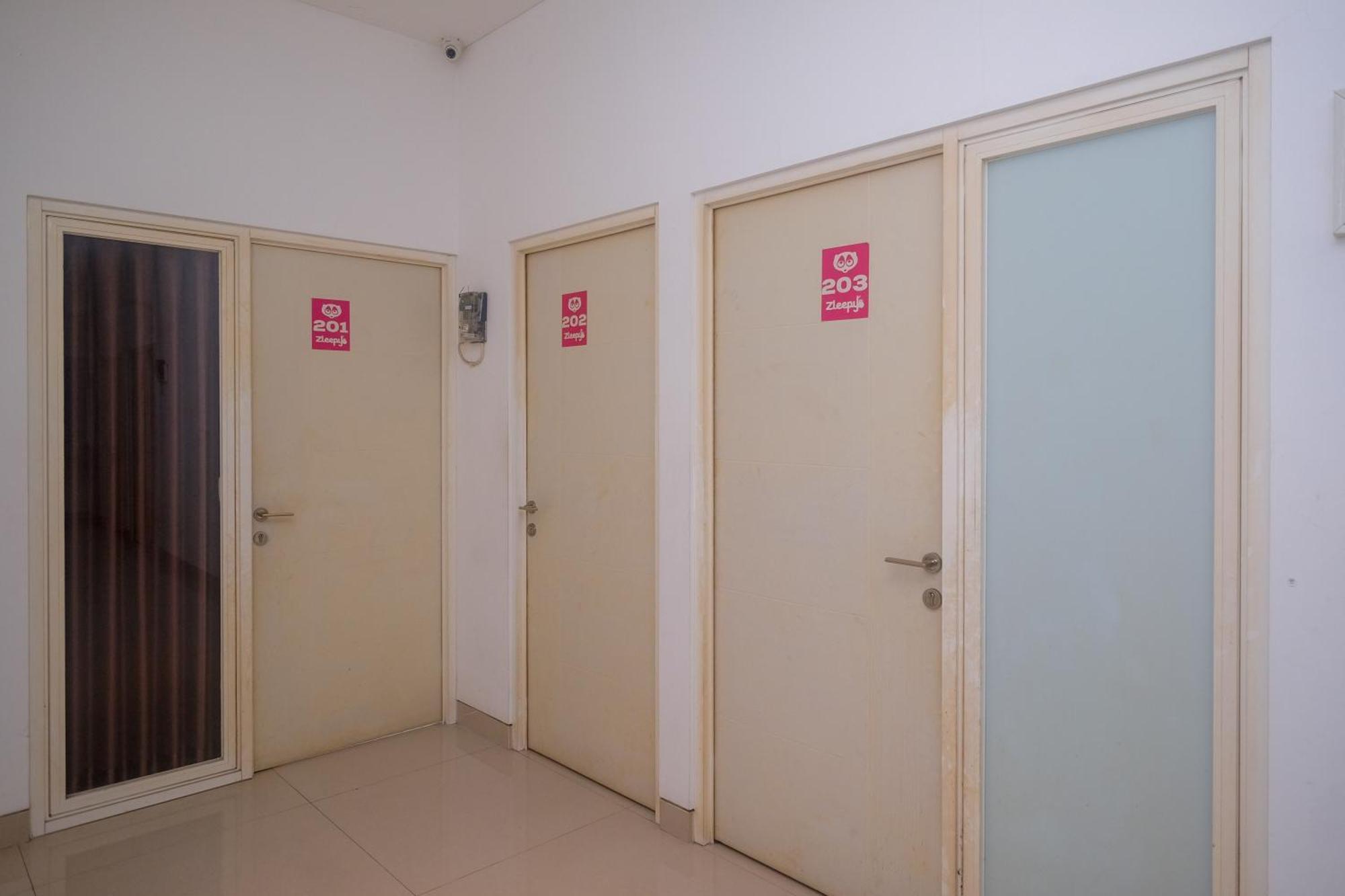 فندق Reddoorz Syariah Near Simpang Lima Semarang Jomblang المظهر الخارجي الصورة