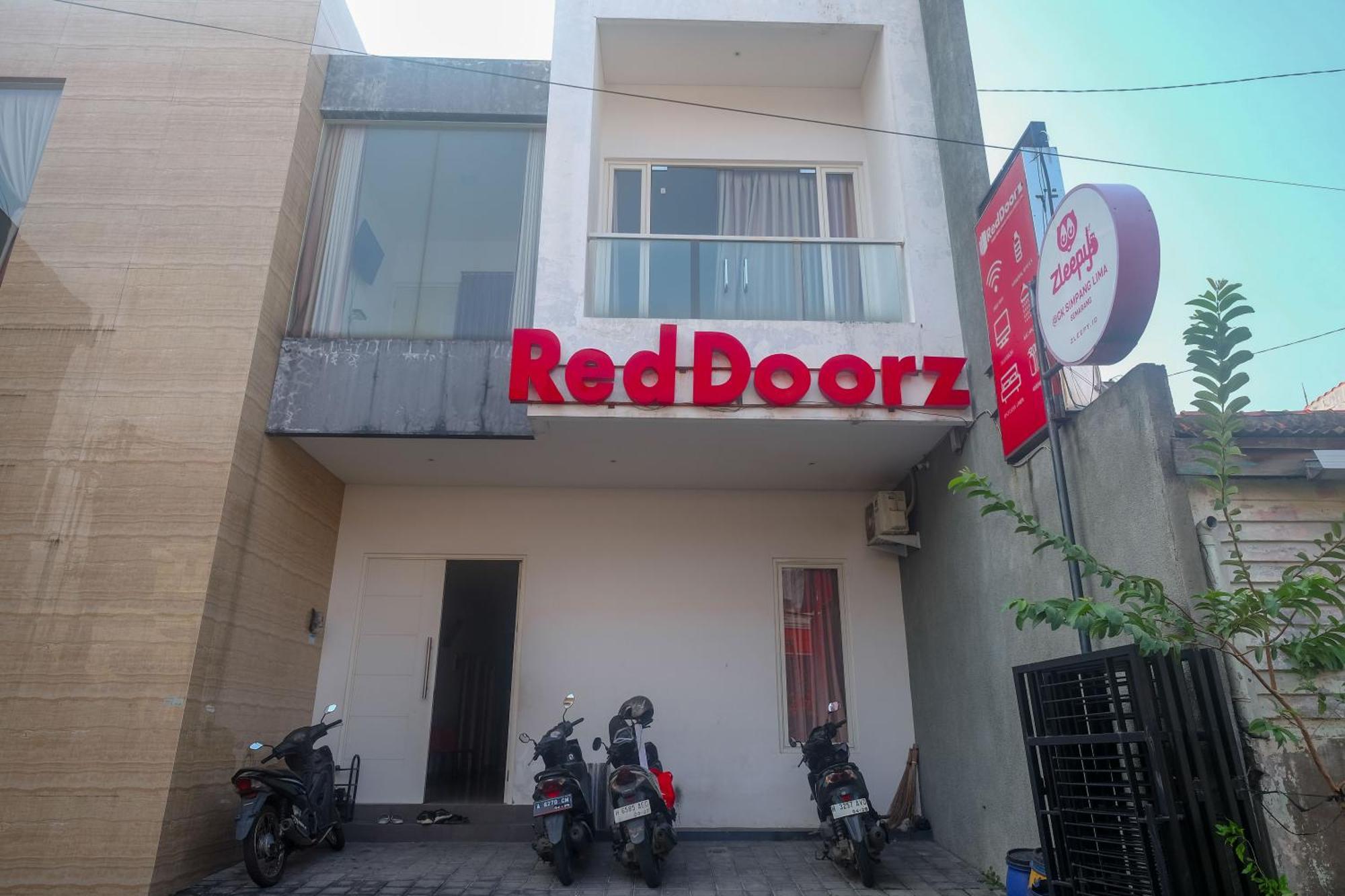 فندق Reddoorz Syariah Near Simpang Lima Semarang Jomblang المظهر الخارجي الصورة