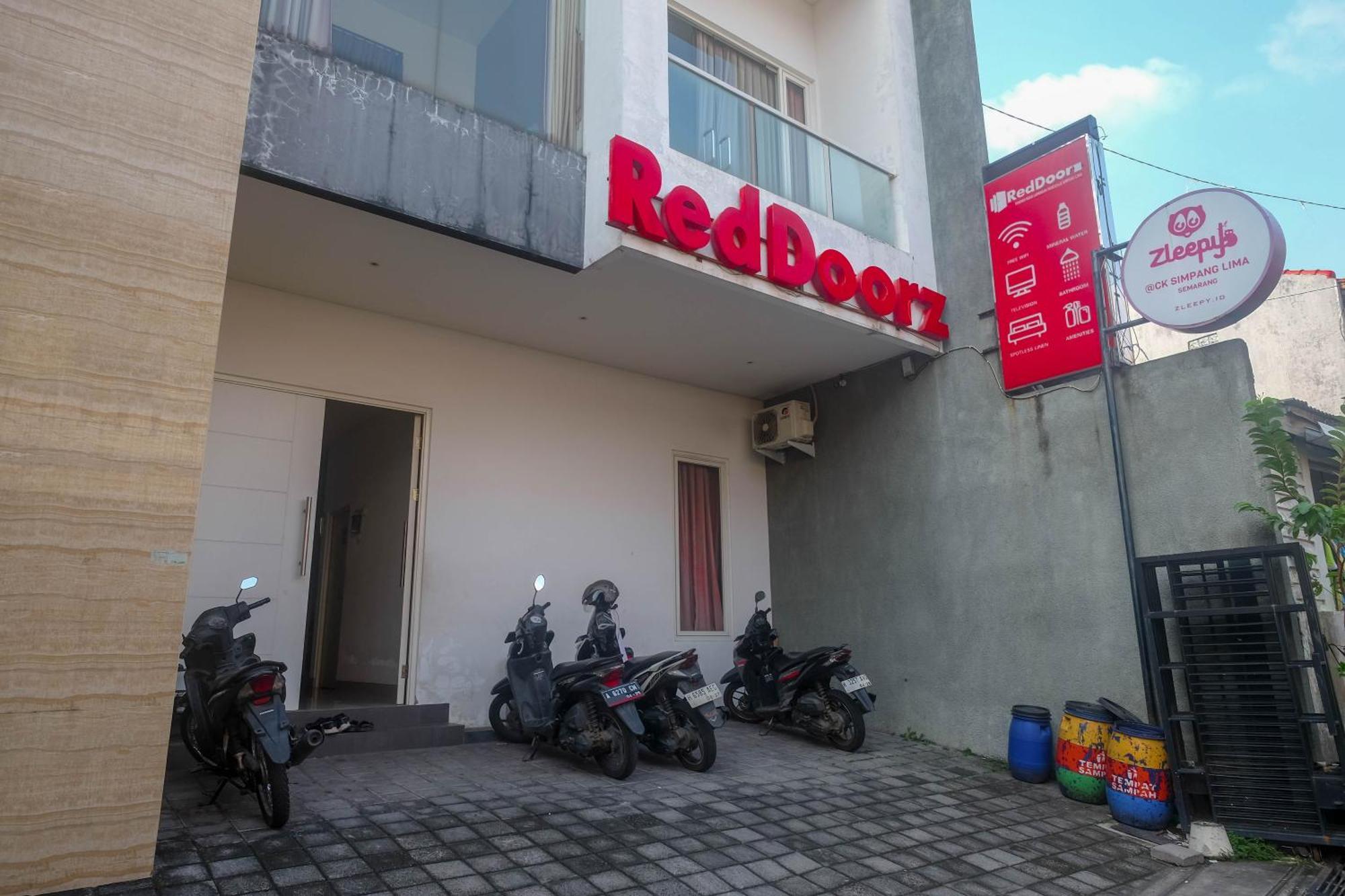 فندق Reddoorz Syariah Near Simpang Lima Semarang Jomblang المظهر الخارجي الصورة