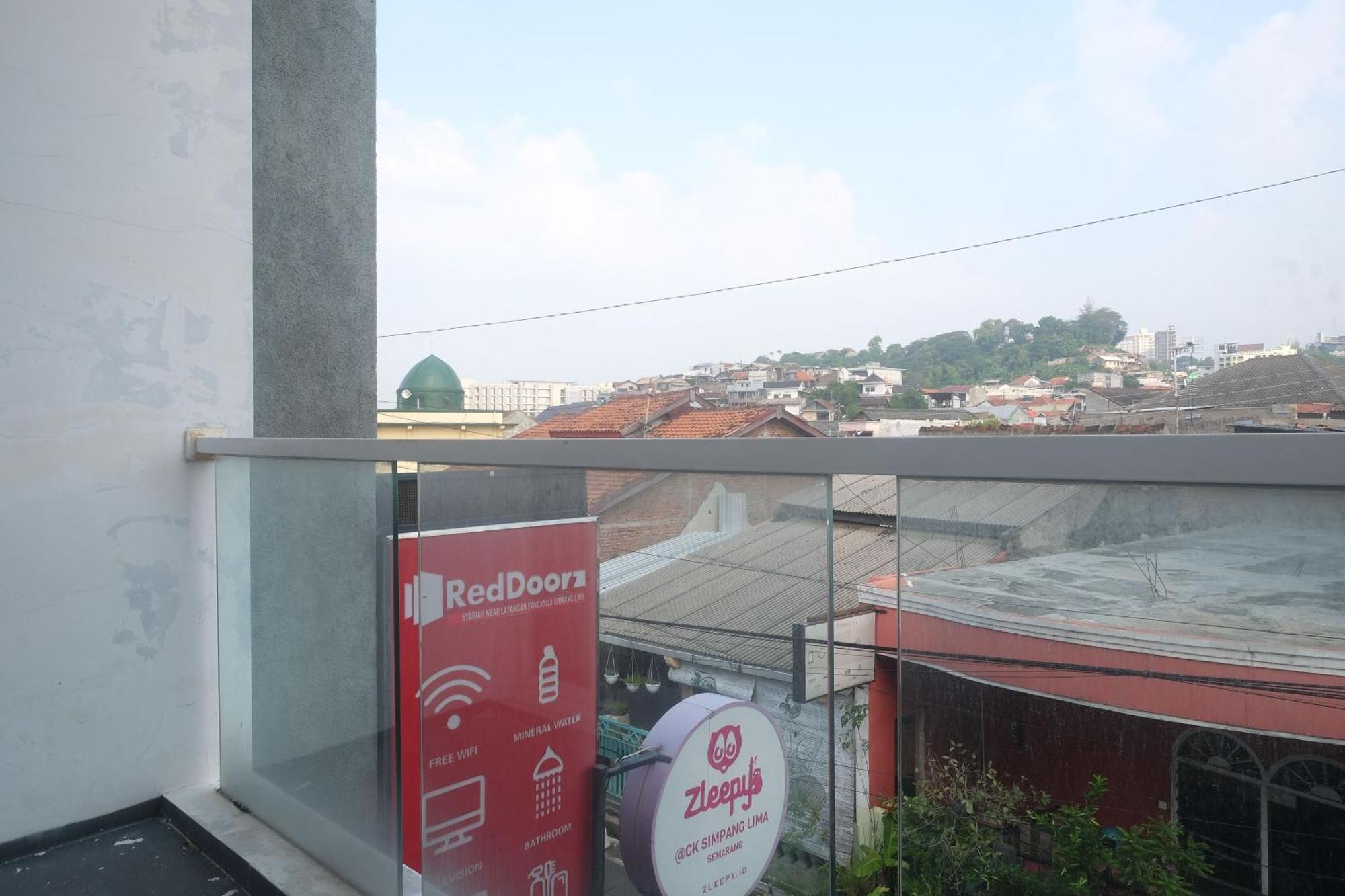 فندق Reddoorz Syariah Near Simpang Lima Semarang Jomblang المظهر الخارجي الصورة