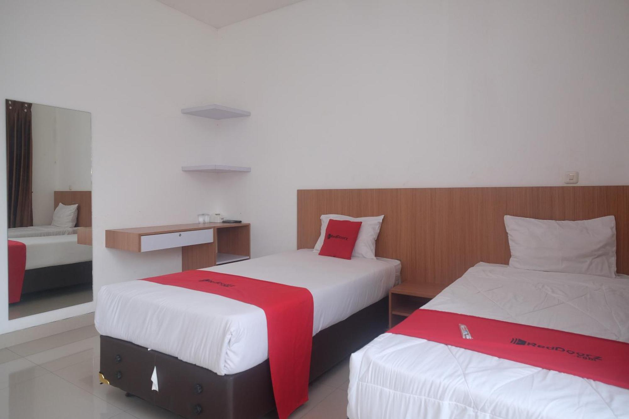 فندق Reddoorz Syariah Near Simpang Lima Semarang Jomblang المظهر الخارجي الصورة