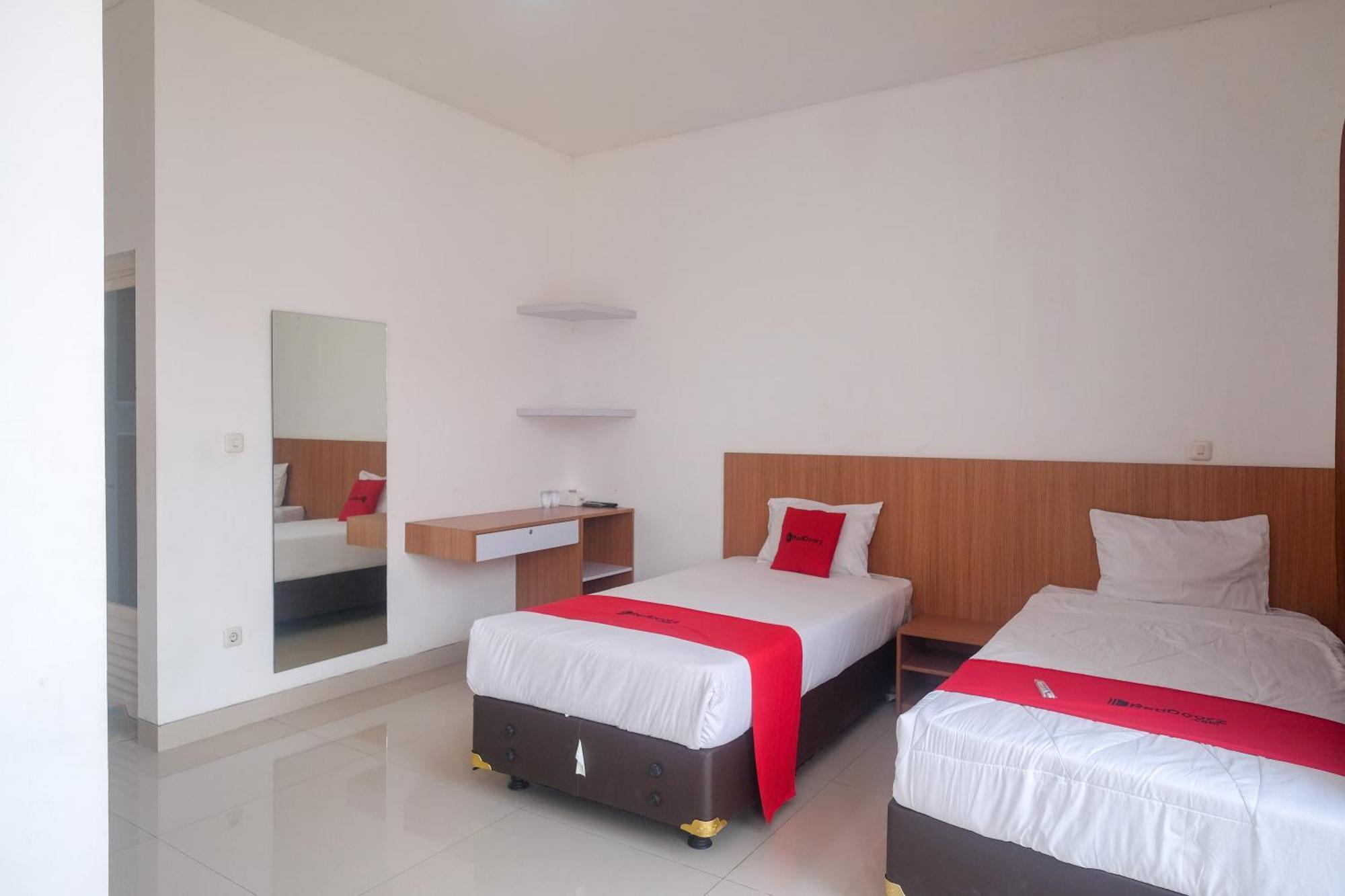 فندق Reddoorz Syariah Near Simpang Lima Semarang Jomblang المظهر الخارجي الصورة