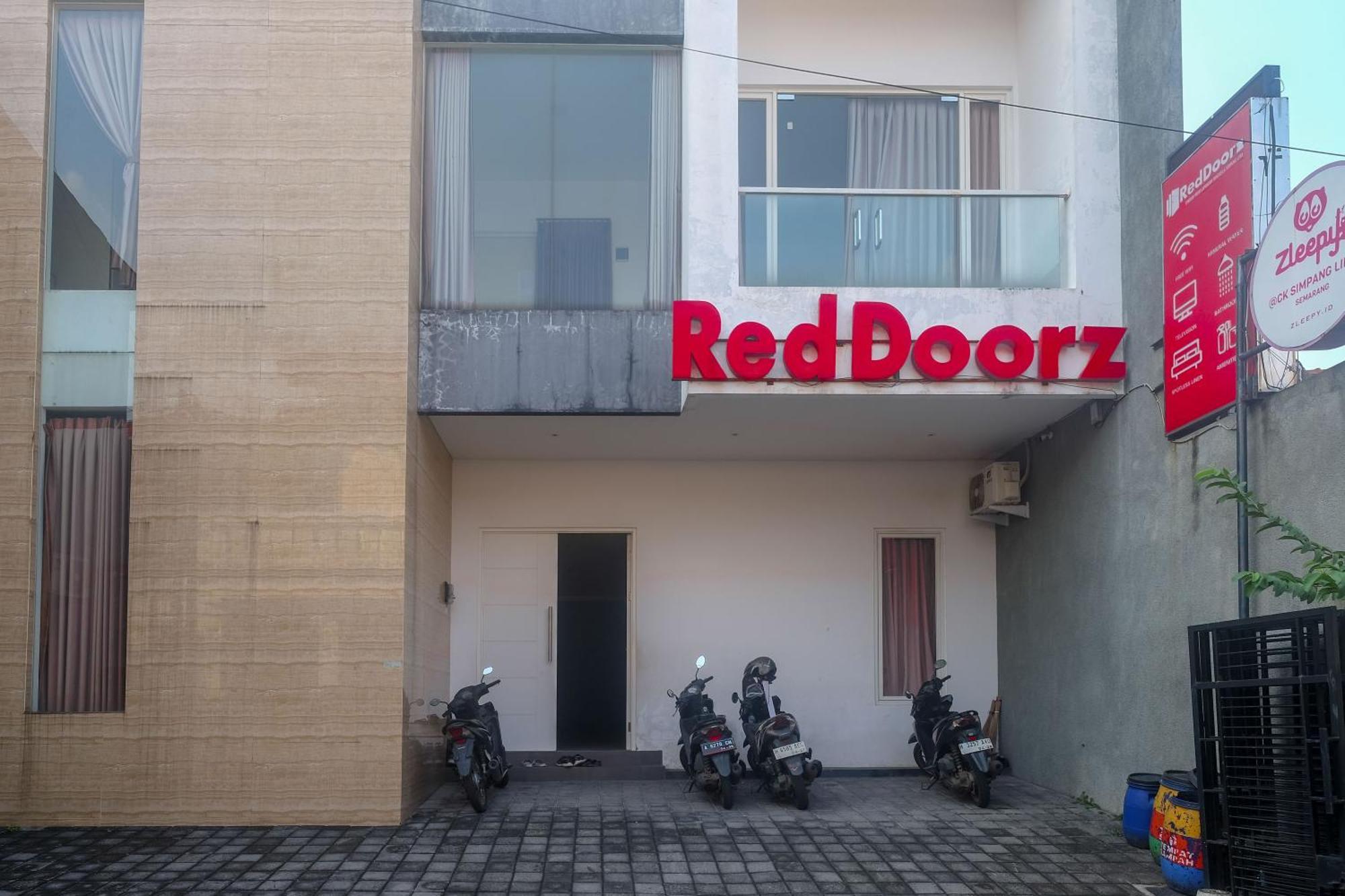 فندق Reddoorz Syariah Near Simpang Lima Semarang Jomblang المظهر الخارجي الصورة